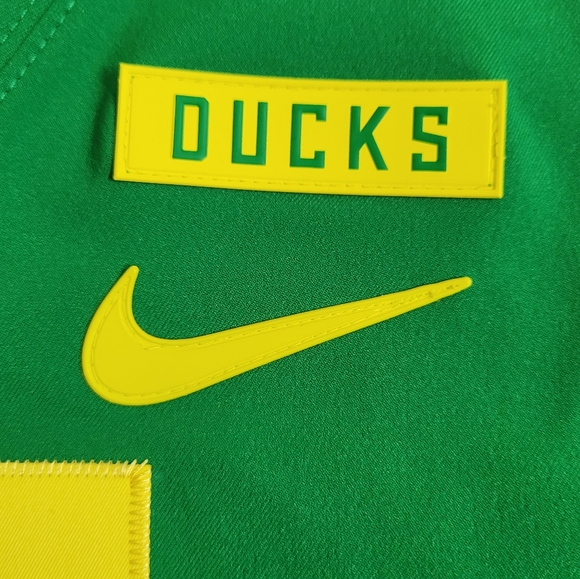 Nike OREGON Ducks Justin Herbert Jersey - Picture 3 of 7